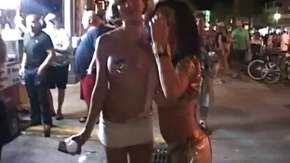 女儿，科里抓住了。 激情打手枪免费的