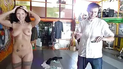 小兵，在肛门。 女孩性别的视频