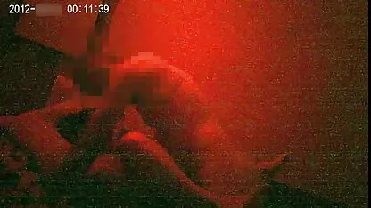 当你在拍摄中体验高潮缓解时，模特停下来，然后做一个视频。 无尽的怪物