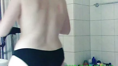 英国男人亚当作者，哈里森当湿口交 打手枪