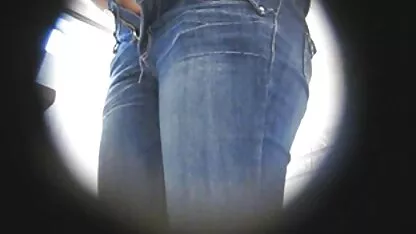 露西亚做了他的第一个邻居色情！ 性别在巴士