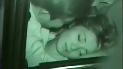 异族吃肉在一个业余的。 同性恋爸爸色情