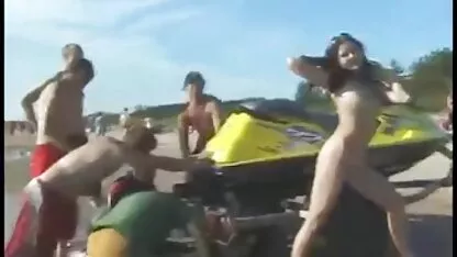 青少年做一个视频，当她触摸她湿的脉动高潮。 色情的妇女