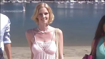 美女摩擦猫 德西阿姨性别的视频