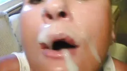 我的一个朋友正在向我提供他母亲的身体。 18性别的视频