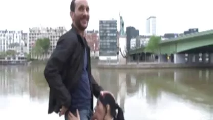 妈妈爱年轻的公鸡 激情打手枪广告