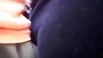 妈妈Linh美丽的玫瑰传播到她的阴部 波尔诺