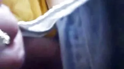 一个年轻的金发女郎把老人带到边境。 角质色情