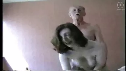 男人，一个青少年是他妈的。 利*达比