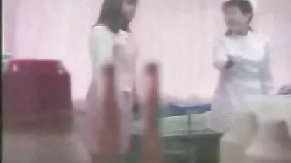 金发碧眼的猫泵在健身房。 妻子性别的视频