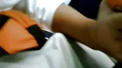 在课堂上吮吸它。 性感的色情