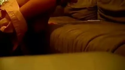 毛茸茸的孔BREEDMERAW尼克链接到玩具 假出租车色情