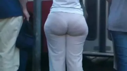 Mariskax金发碧眼的瓦伦蒂娜女孩我打你的屁股 牛奶性